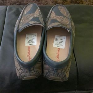 Tommy Bahama men’s camo loafers, size 10M.